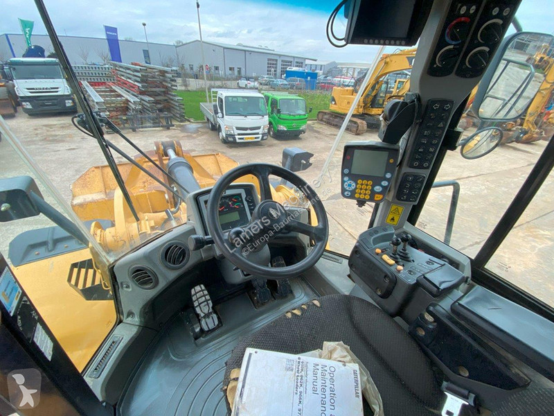 Shovel Caterpillar NVT