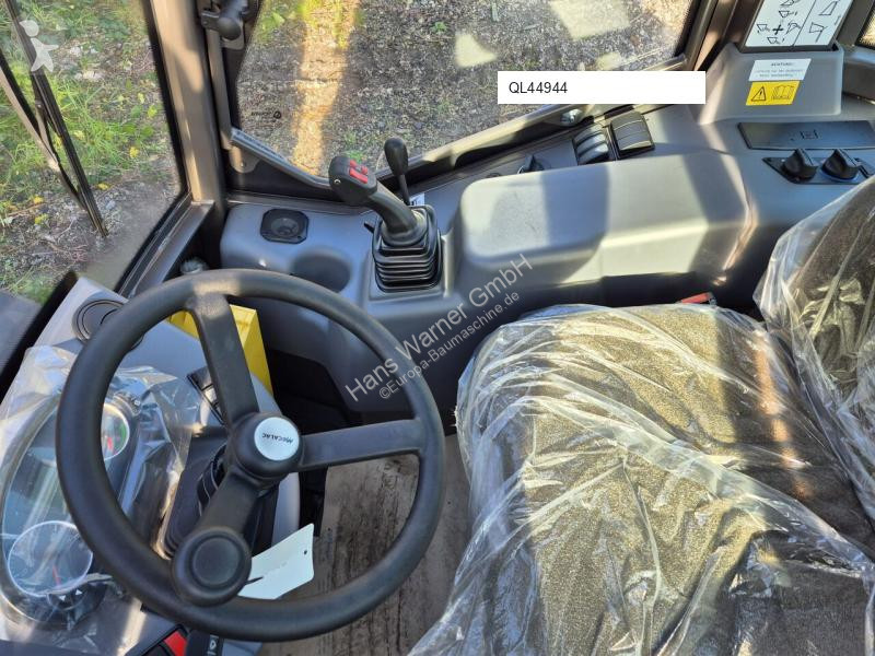 Incarcator Mecalac AX 850