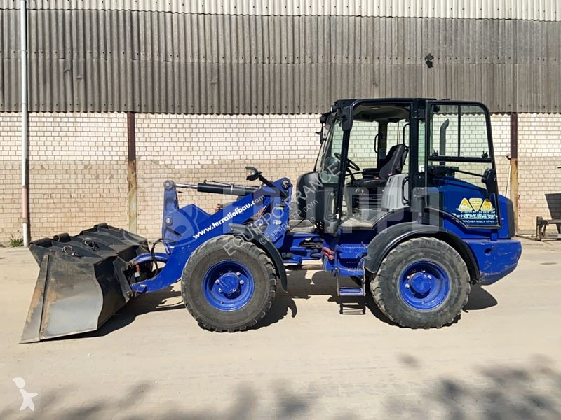 Shovel Caterpillar 908M with quickcoupler,...