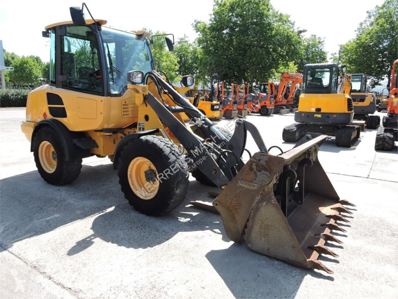 مُحمّلة Volvo L25F + FORK