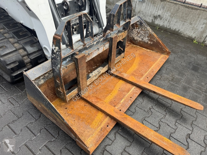 Shovel Bobcat