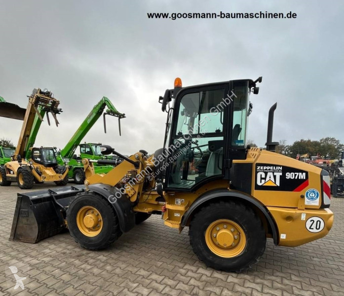Nakladač Caterpillar 907 M
