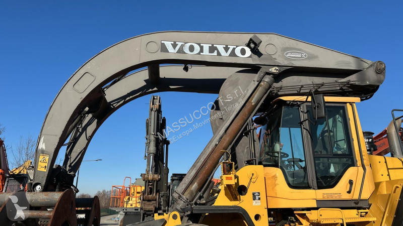 Nakladač Volvo HL