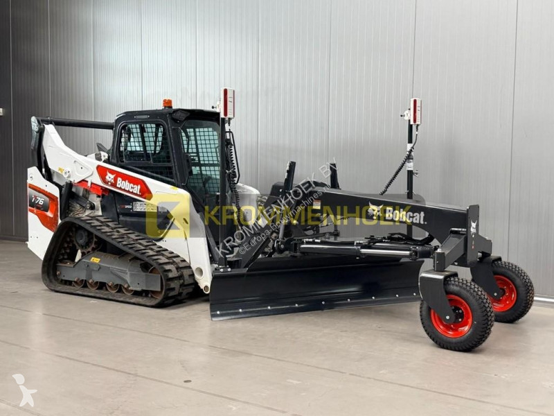 مُحمّلة Bobcat T 76 + Laser Grader 244 cm