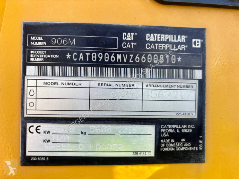 Nakladač Caterpillar 906M