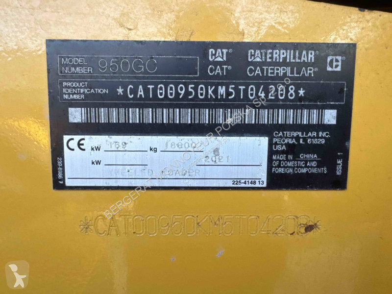 Nakladač Caterpillar GC