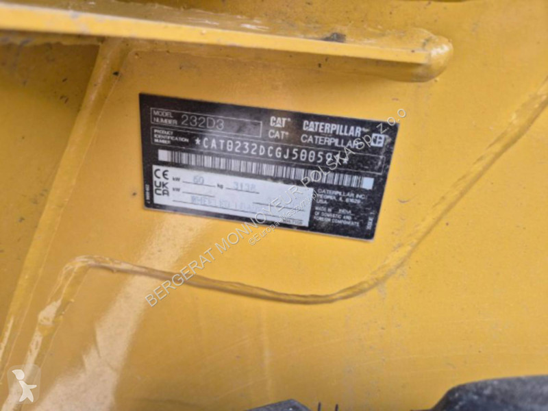 Nakladač Caterpillar 232D3