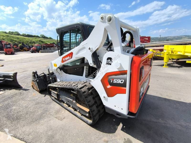 مُحمّلة Bobcat T590 Fourches et Godet inclus