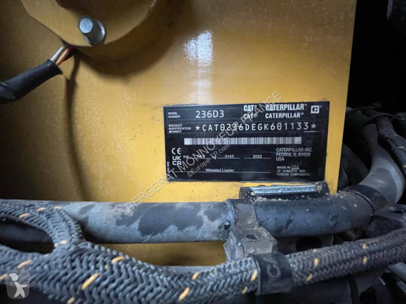 Chargeuse Caterpillar 236D3