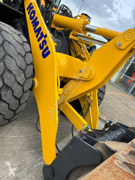 Chargeuse Komatsu WA 270-8