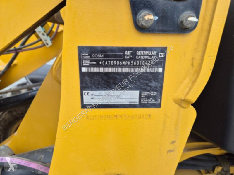 Nakladač Caterpillar 906M