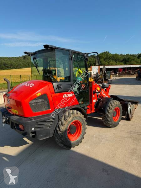 Nakladač Kubota R090