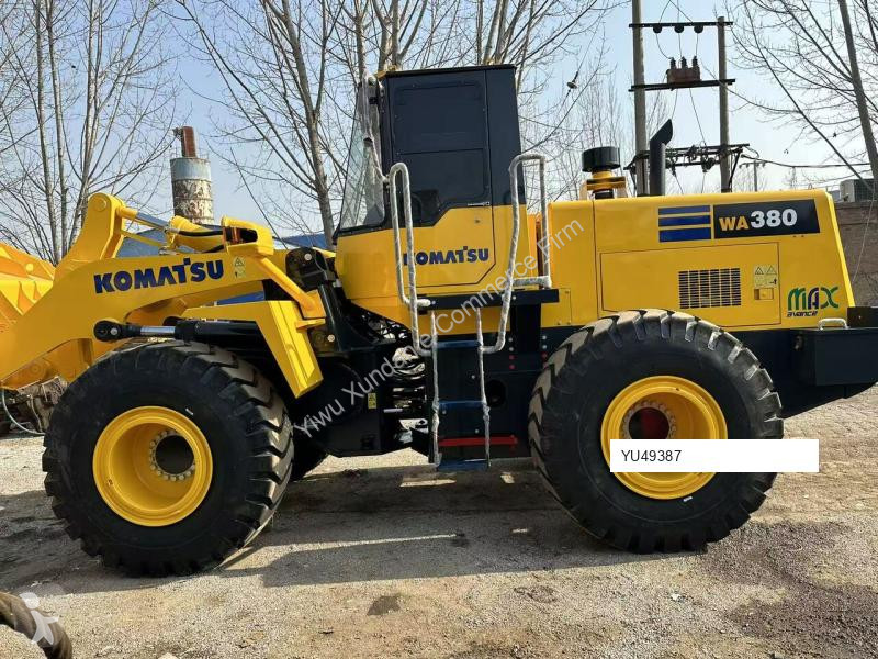 Nakladač Komatsu 3
