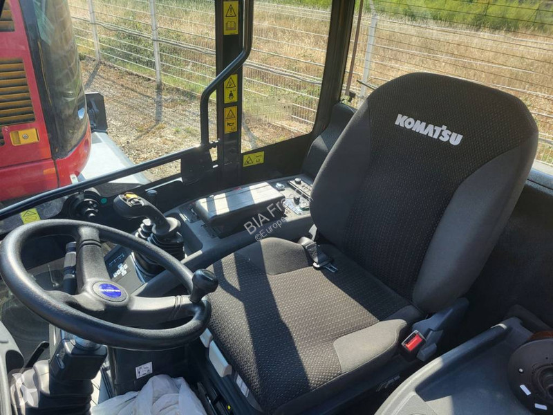 Nakladač Komatsu WA100M-8