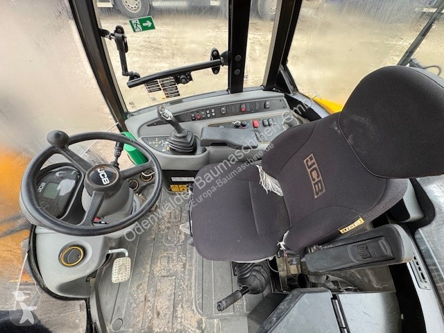 Nakladač JCB inkl. 6in1 Schaufel