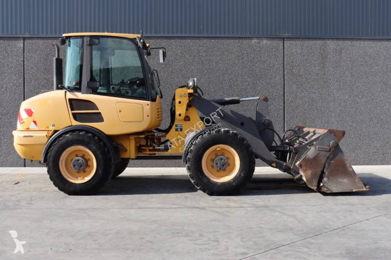 Nakladač Volvo L 28 F