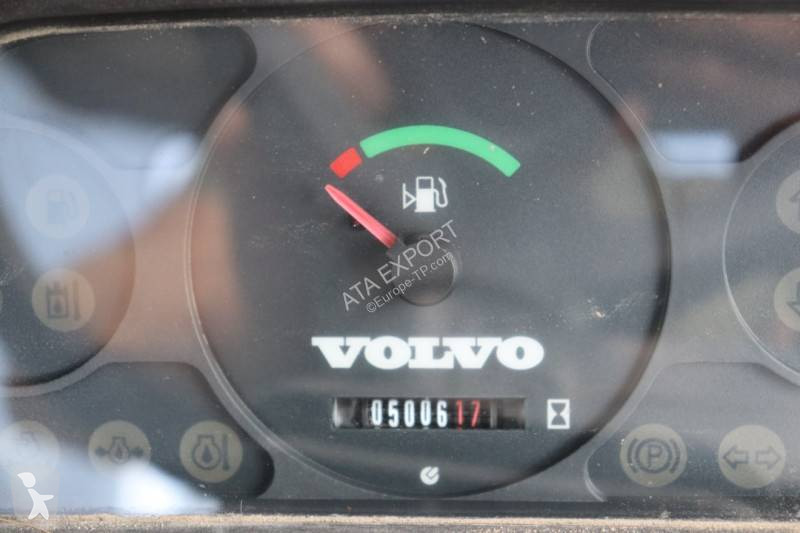 Nakladač Volvo L28F