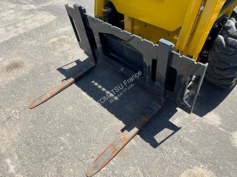 Nakladač Komatsu SK820-8E0