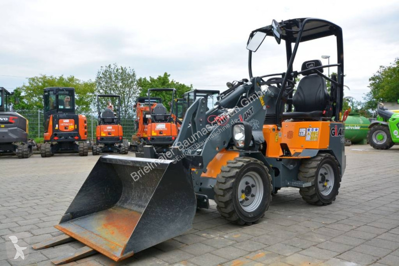 Nakladač Giant G 1200