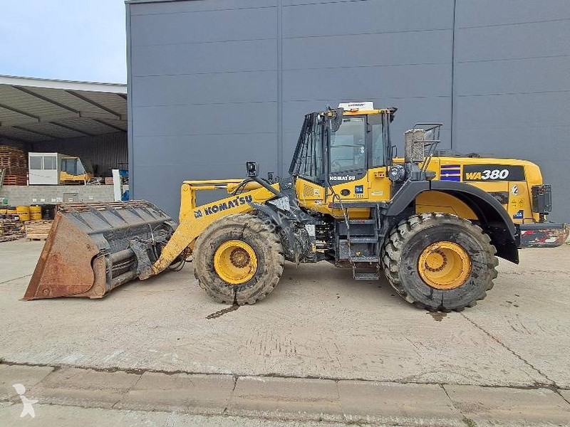 مُحمّلة Komatsu 8 High Lift