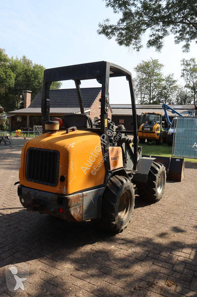 Nakladač Giant V452T