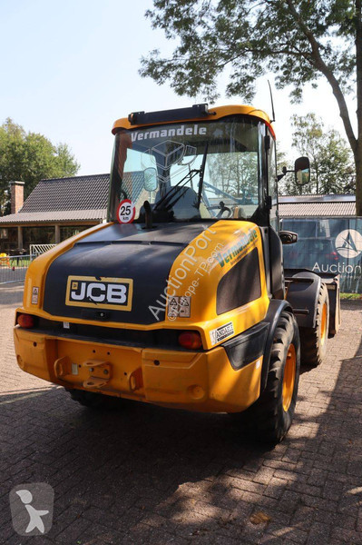 Nakladač JCB T4