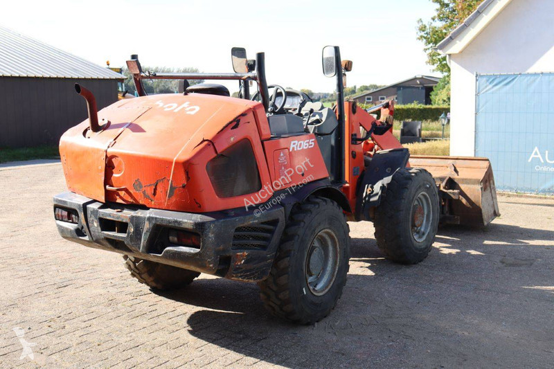 مُحمّلة Kubota R065