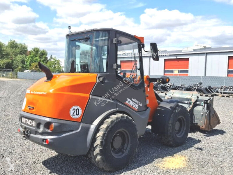 Nakladač Hitachi 6