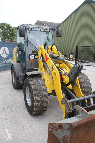 Chargeuse Neuson WL60
