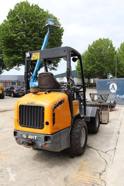 Chargeuse Giant V452T