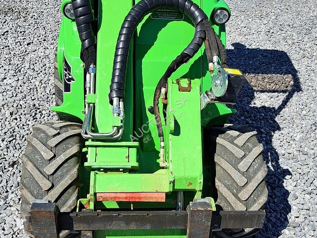 Pala cargadora Avant tecno 423