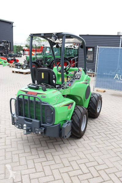 Pala cargadora Avant tecno ME527