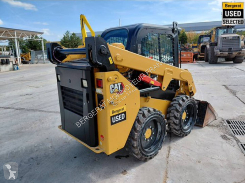 Товарач Caterpillar 232D3
