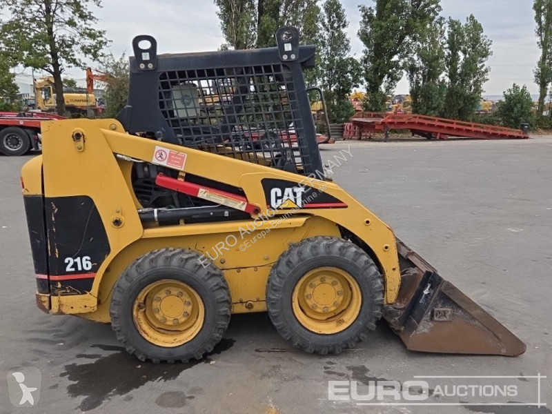 Товарач Caterpillar 216