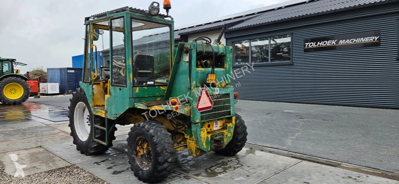 Shovel JCB 520M