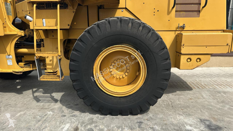 Навантажувач Caterpillar