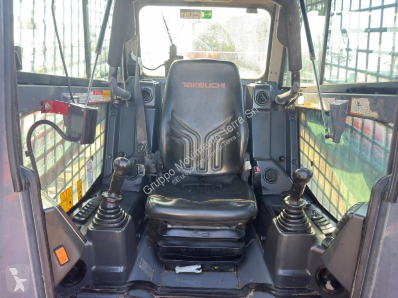 Shovel Takeuchi TL10V-2