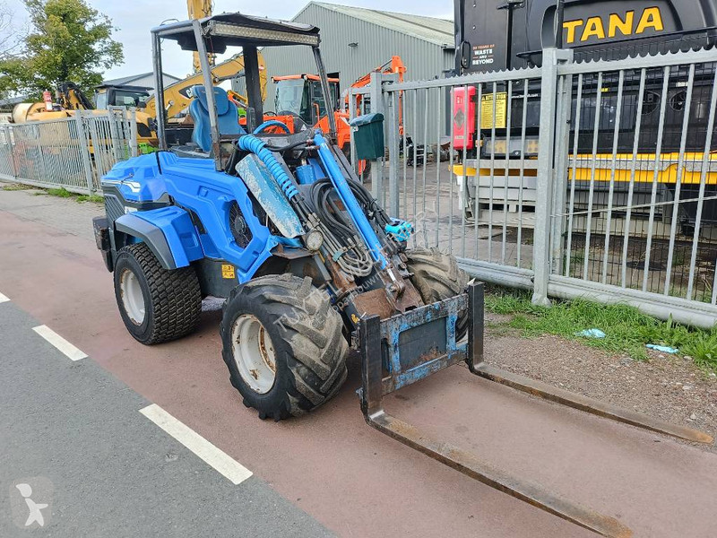 Chargeuse MultiOne 10.8DT minishovel 2140 kg...