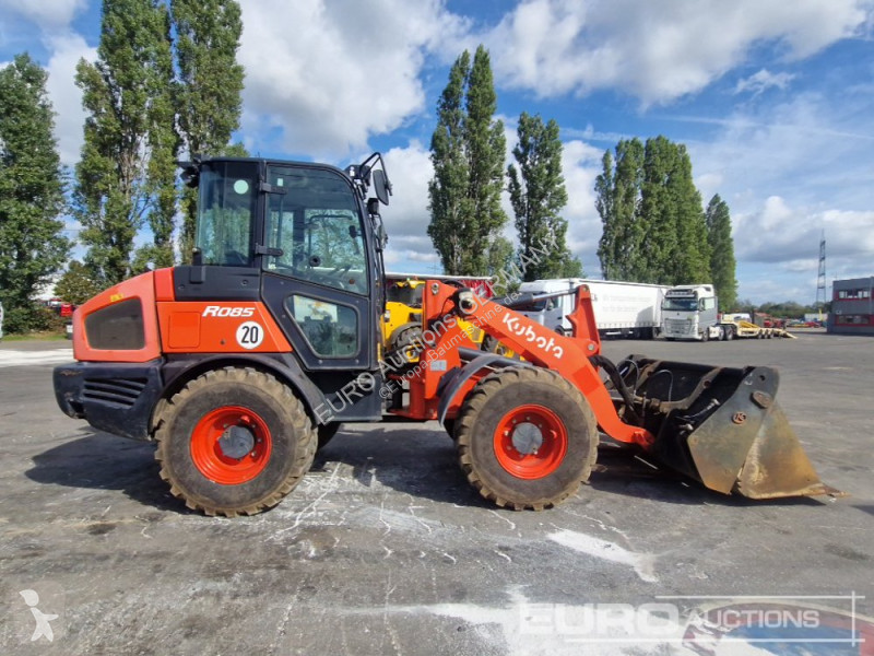 Lastare Kubota R085