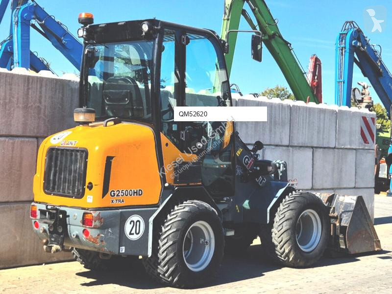 Nakladač Giant G2500 X-Tra HD