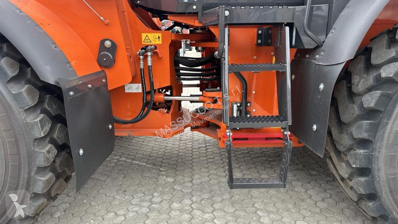 Chargeuse Hitachi 7