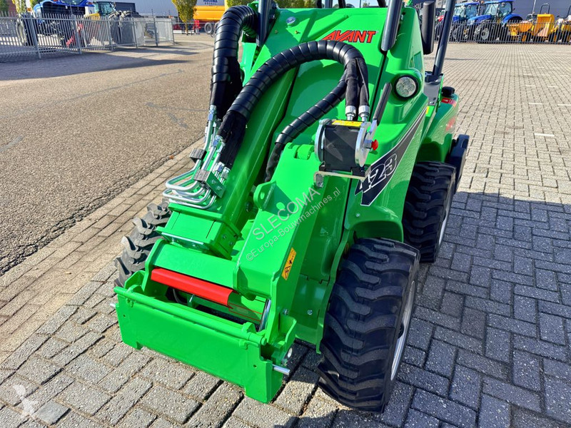 Chargeuse Avant tecno 423 TDL Shovel