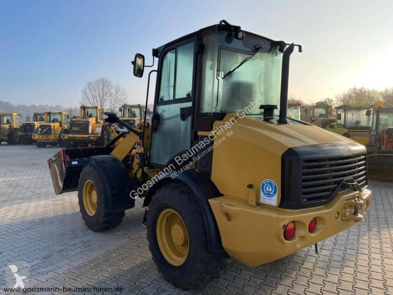 Shovel Caterpillar 908M