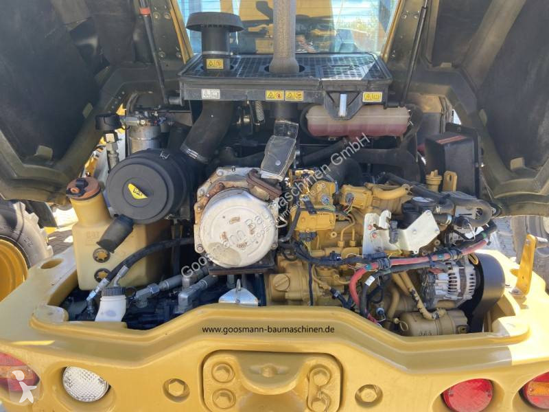 Shovel Caterpillar 907M