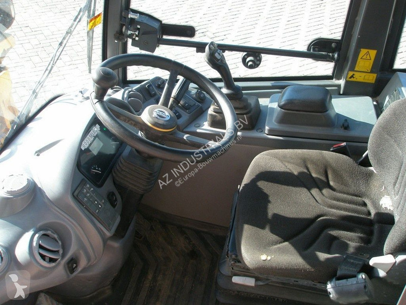 Shovel Volvo L25H