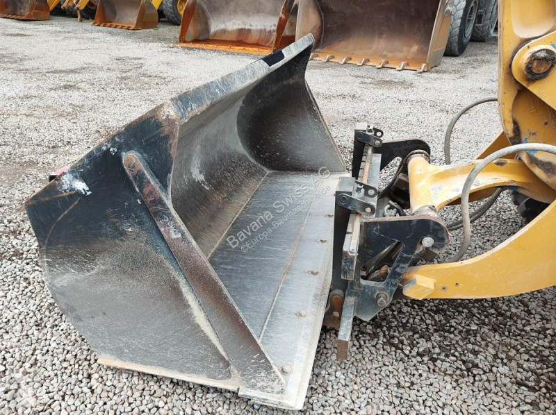 Shovel Caterpillar M