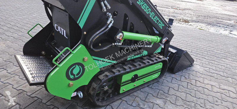 Shovel  SK 650 ELECTRIC SKIDSTEER LOADER