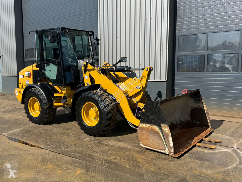 Shovel Caterpillar M