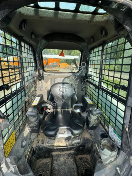 Shovel Bobcat 570