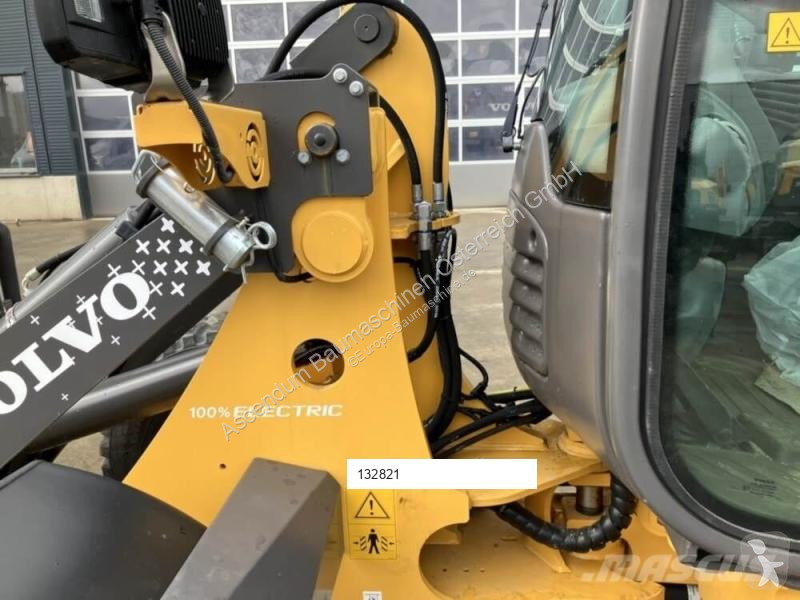 Nakladač Volvo JL20H